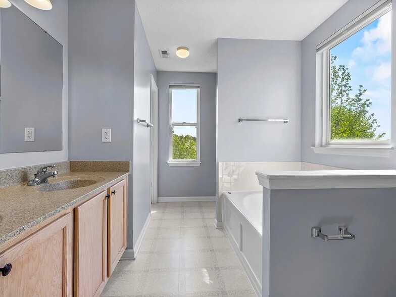 Building Photo - 12186 Split Granite Dr