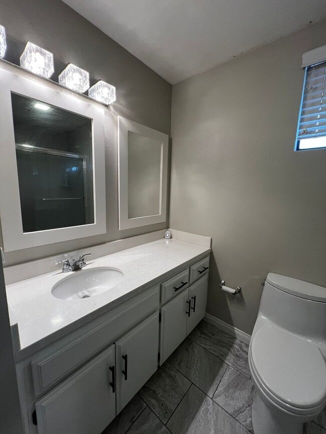 Building Photo - 2 Bedroom 1.5 Bath Townhouse Condo for Rent in the Heart of Monrovia