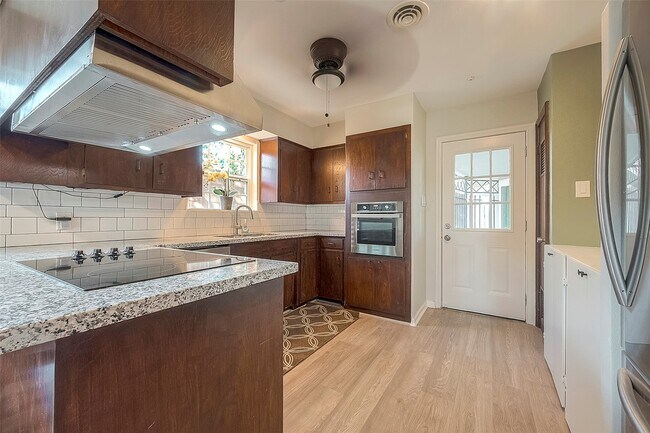 Building Photo - 7810 Locke Ln