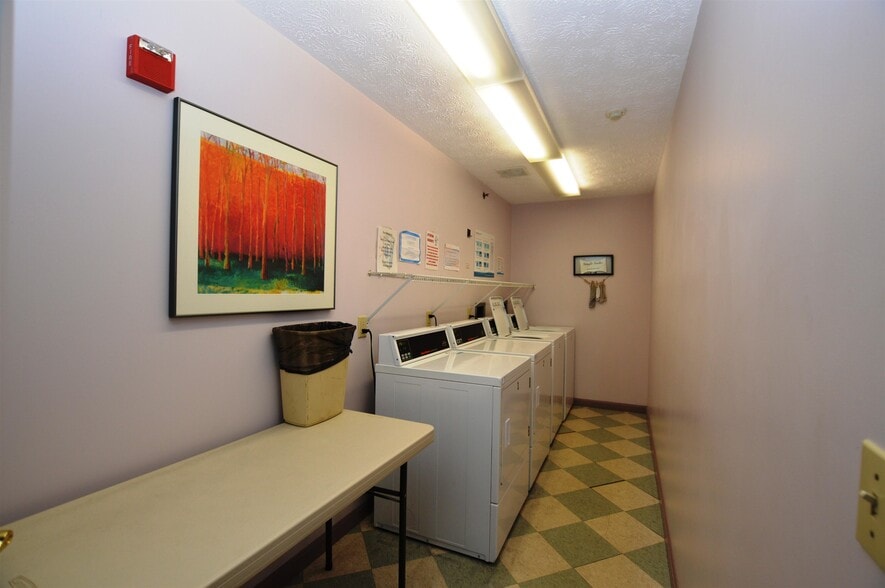 Building Photo - 10 Kellogg Rd