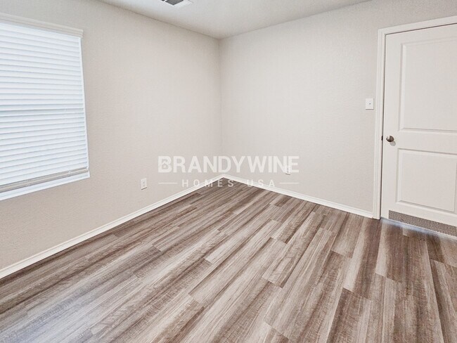 Building Photo - 7018 Winding Shelf