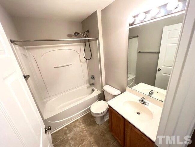 Building Photo - End Unit Townhome for Rent