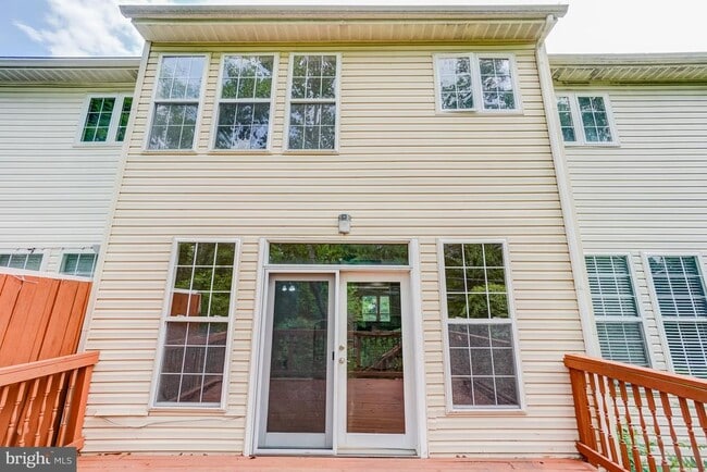 Building Photo - 4302 Day Lily Dr