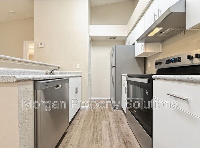 Building Photo - 5112 Park Central Dr