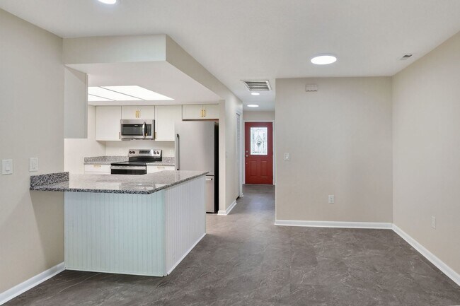 Building Photo - 1201 Burlington Ct