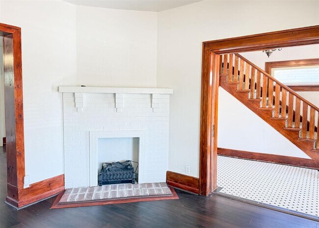 Building Photo - 1741 W Park Pl