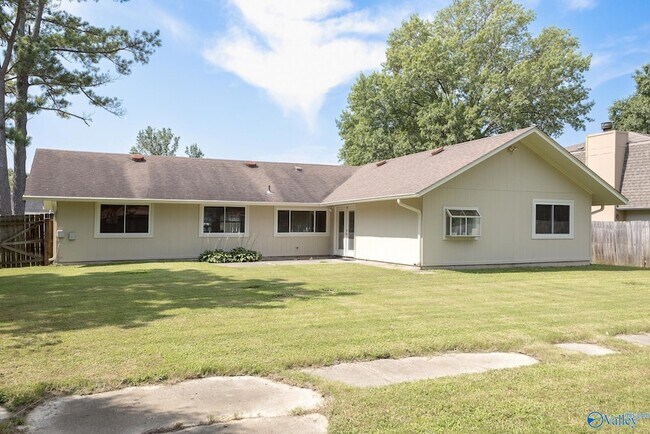 Building Photo - 1907 Waxleaf Green SE