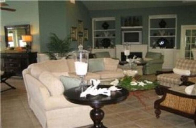 Building Photo - Furnished! Cozy one bedroom with large bedroom, walk in closet. Community ,pool and gym