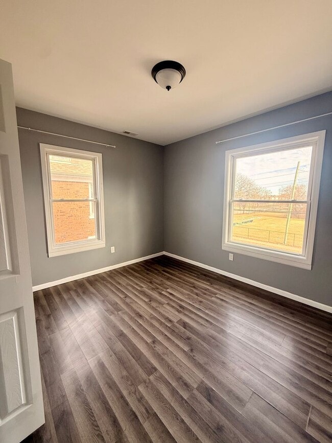 Building Photo - 713 S 4th St