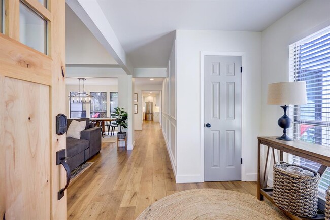 Building Photo - 5609 Courtyard Cove
