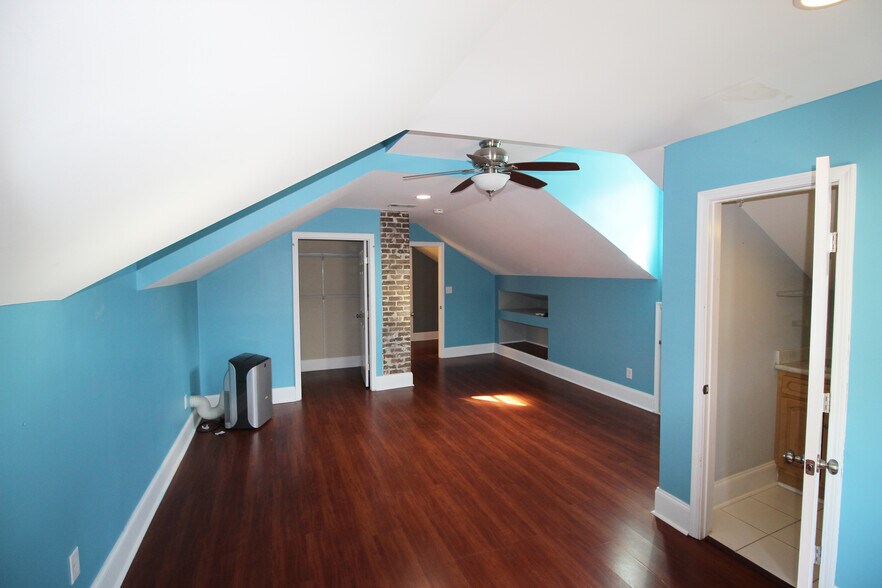 Building Photo - 3033 Toledano St