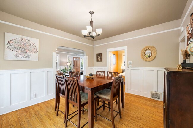 Building Photo - 720 NE 47th St