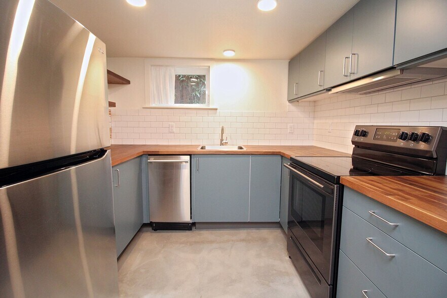 Building Photo - 3734 SE 26th Ave