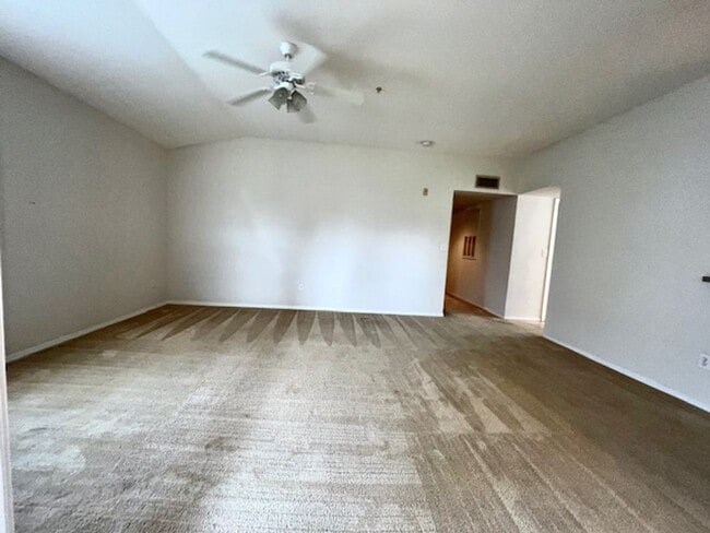 Building Photo - Move in NOW- Spacious 2 bedroom 1 bath condo on 3rd floor in gated community! Water included with...