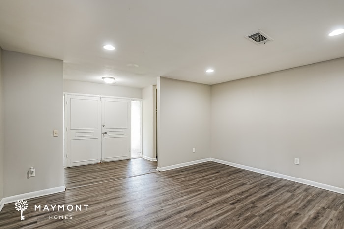 Building Photo - 1342 Springdale Dr