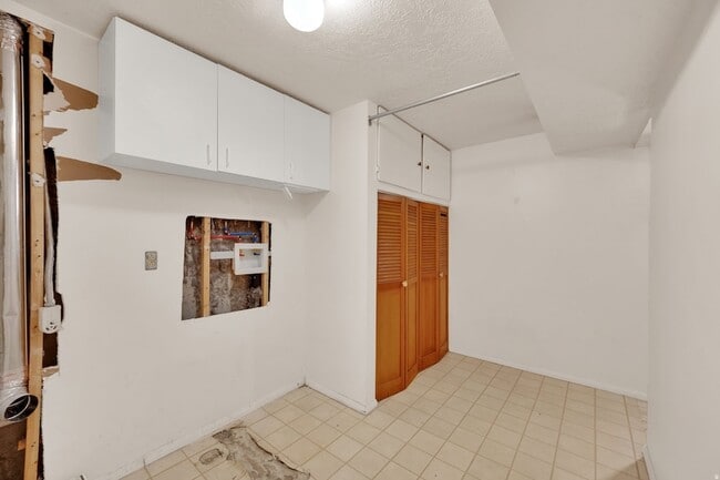 Building Photo - 9325 Quail Hollow Cir