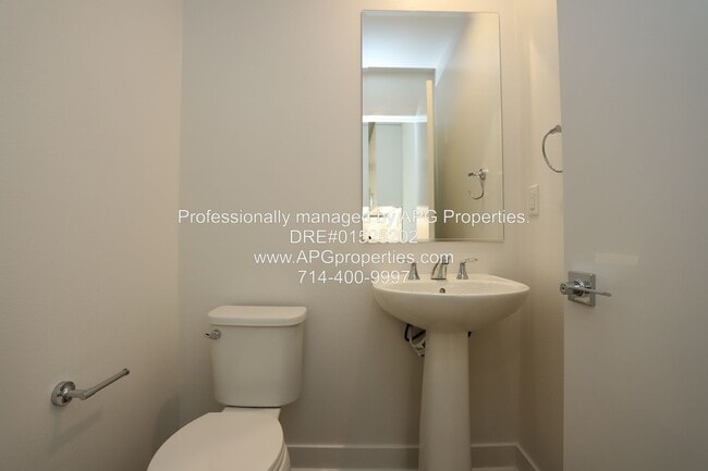 Building Photo - 1511 W Bushell St
