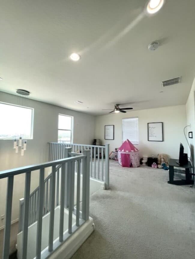 Building Photo - Beautifully upgraded 4 BD /3 BA plus Den home in the desirable subdivision of Tierra Del Rio!