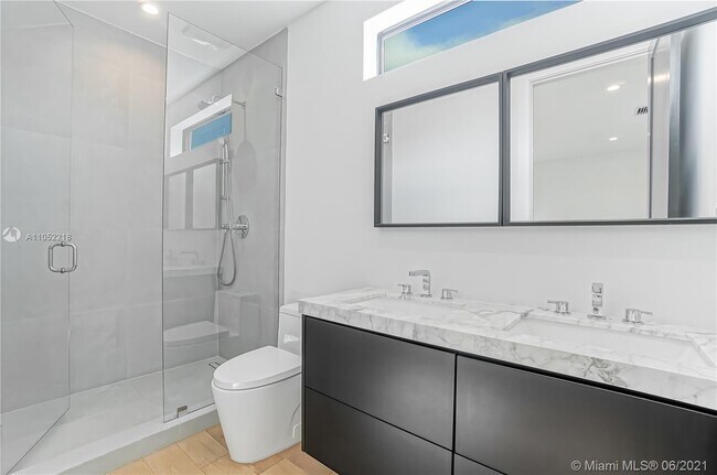 Building Photo - 227 NW 39th St