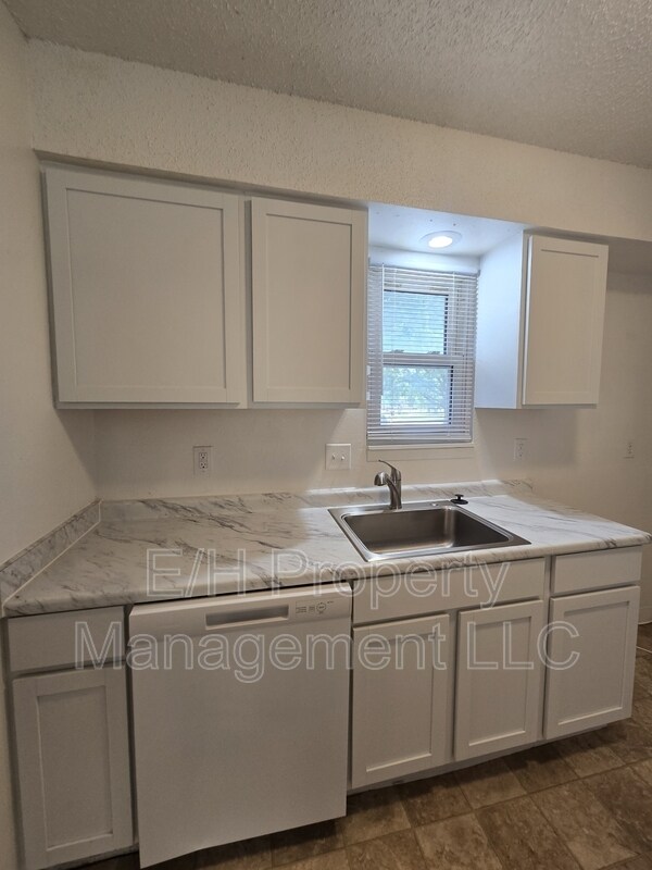 Building Photo - 8728 E Arthur Cir