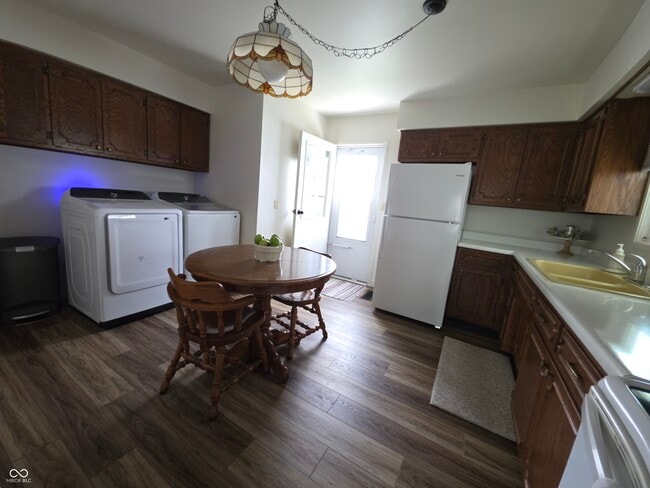 Building Photo - 806 Harney Dr