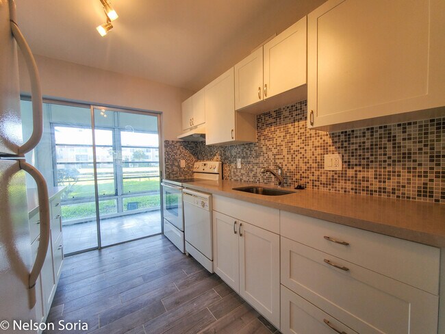 Building Photo - 4 Abbey Ln