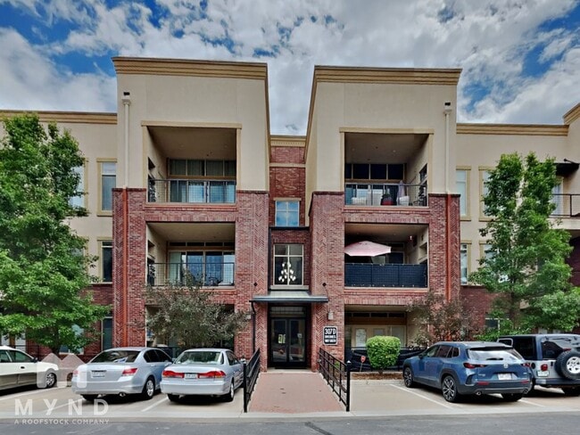 Building Photo - 307 Inverness Way S