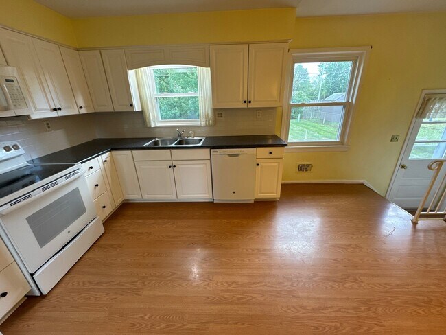 Building Photo - 9718 Lyric Ln