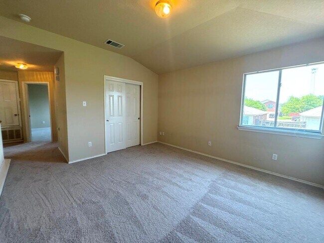 Building Photo - 1005 Gentry Dr