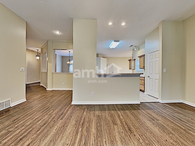 Building Photo - 9289 Oakengate Cv