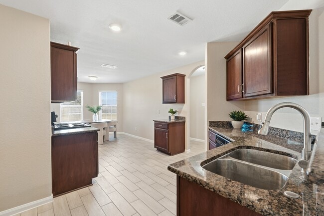 Building Photo - 1001 Strawberry Ridge Dr