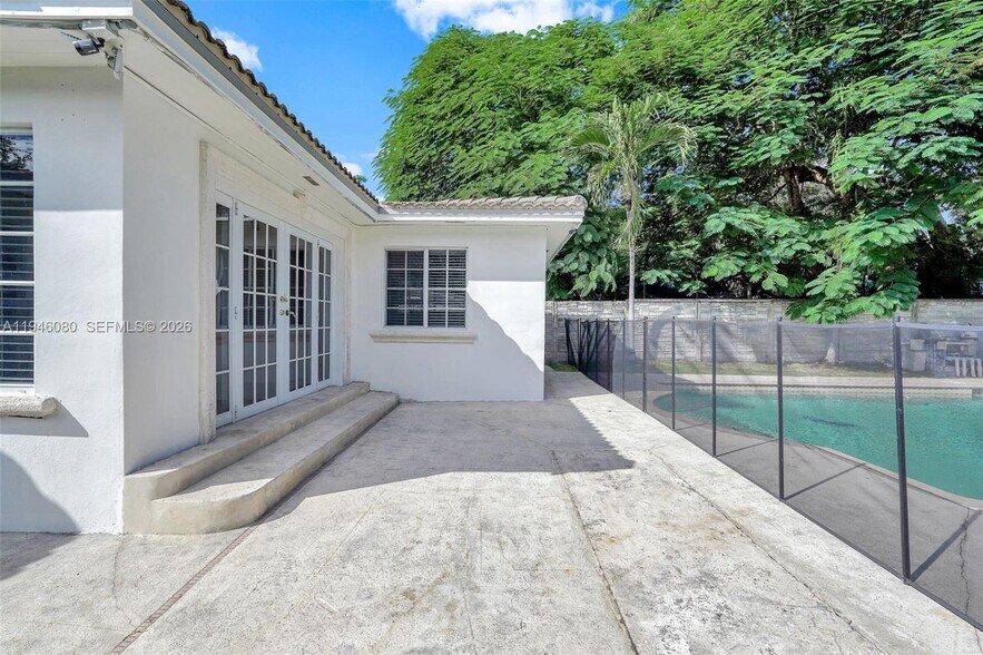 Building Photo - 5781 SW 25th St