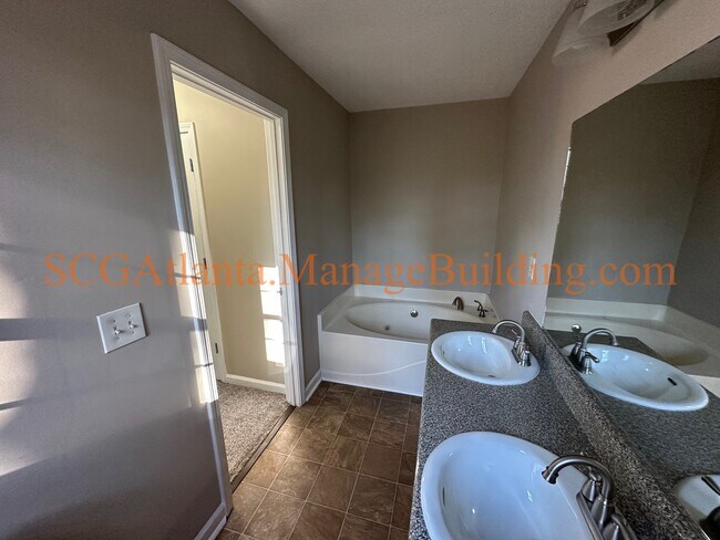 Building Photo - 100 Corn Crib Ct