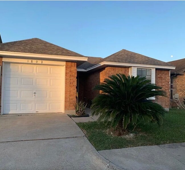 Building Photo - 1802 Bobcat Ln