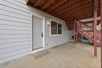Building Photo - $1,395.95 2-bed, 1-bath, located in Denver with a washer and dryer.