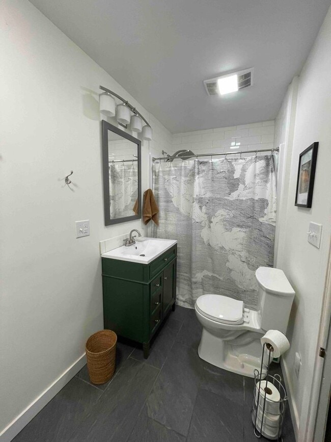 Building Photo - 3 bedrooms, 2 bathrooms, fenced yard!