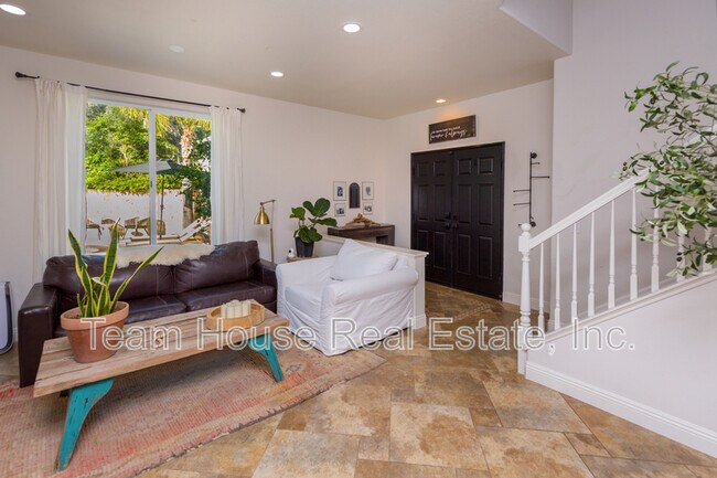 Building Photo - 27733 Mansfield Ct