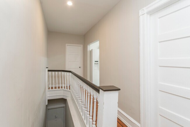 Building Photo - 917 W Duncannon Ave