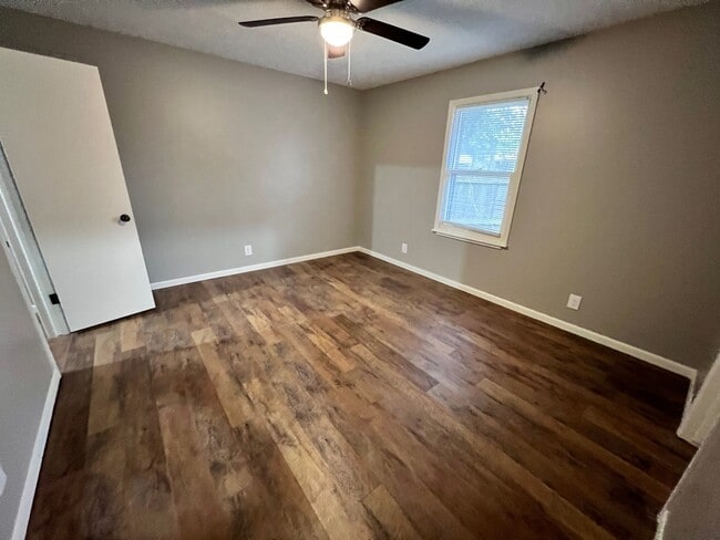 Building Photo - 634 N Caddy Ln