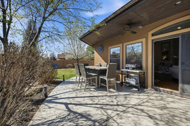 Building Photo - 5850 N Rio Lomas Ave