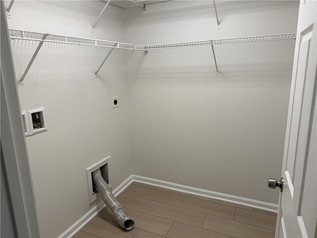 Building Photo - 3317 Fernview Dr