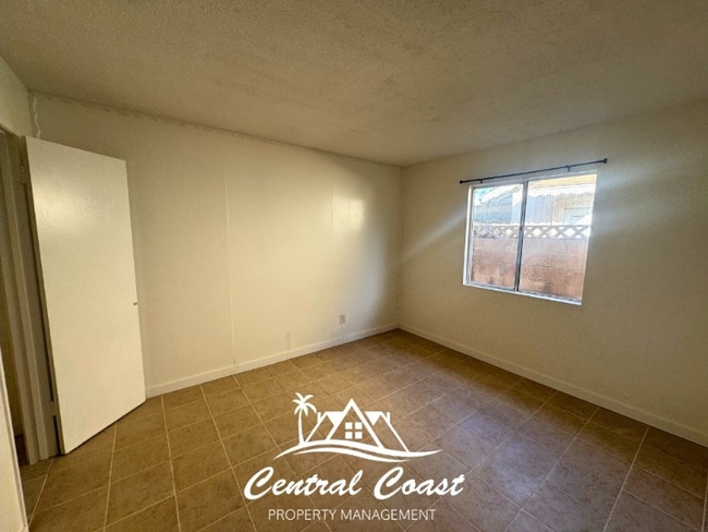 Building Photo - 0 W Camino Colegio