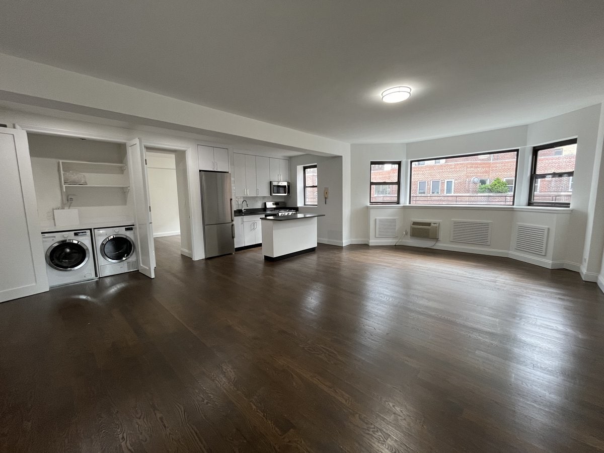 Building Photo - 20 Beekman Pl