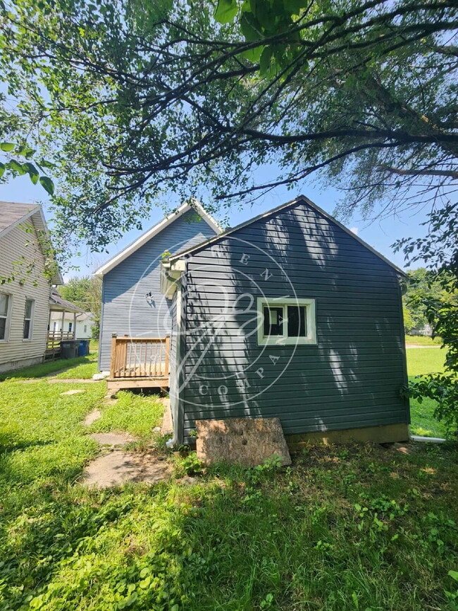 Building Photo - 3 bed 1 bath ready to call home