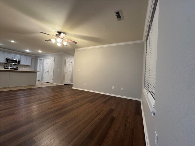 Building Photo - 1582 Willowbrook Dr