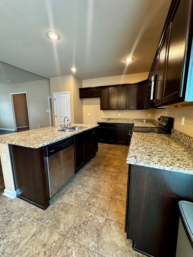 Building Photo - 3BD/2BA House for Lease in Magnolia Lakes - Close to LSU