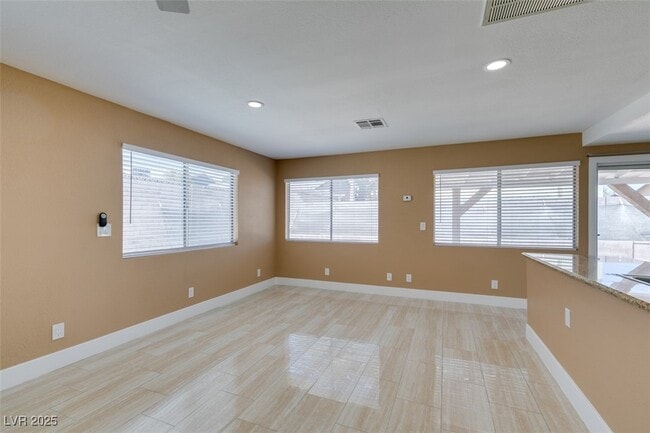 Building Photo - 3966 Green Leaf Dr