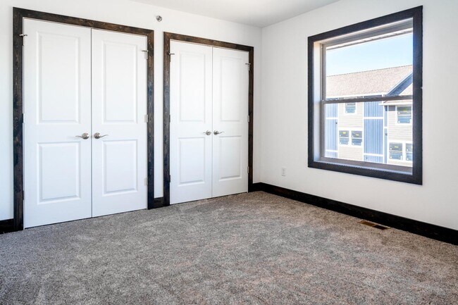 Building Photo - 2987 Aspen Dr