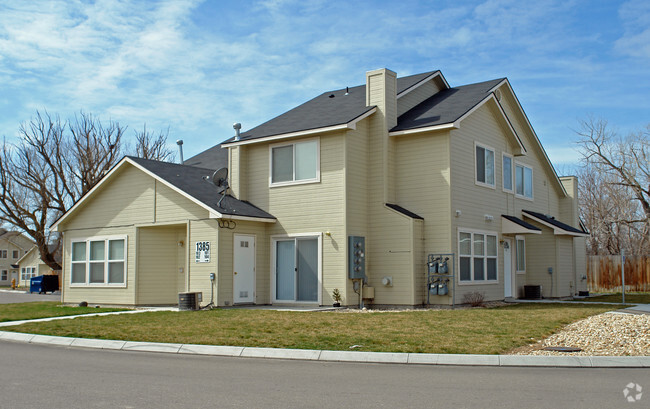 Primary Photo - 1385 N Stephanie Ln