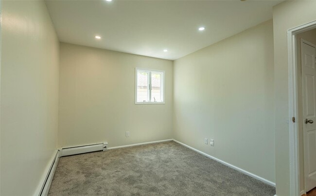 Building Photo - 2515 S Seamans Neck Rd